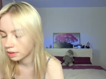 girl
        _emiliaaa cam image #80600