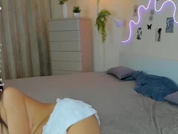 girl
        slowfever cam image #73772