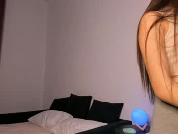 girl
        emilybatee cam image #67908
