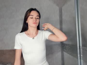 girl
        jinny_garland cam image #219088