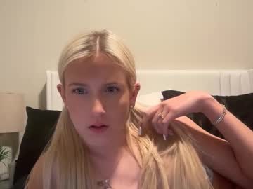 girl
        cassiemaee cam image #266346