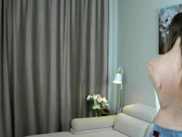 girl
        nobukohittle cam image #82432