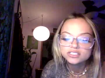 girl
        teddysky69 cam image #266562