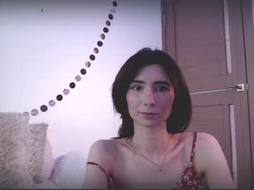 girl
        crystalnut cam image #14396