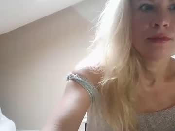 girl
        julia_giulia cam image #253810