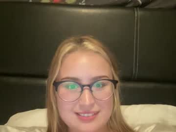 girl
        sarahmartin420 cam image #95406