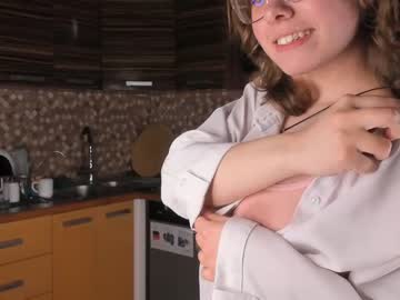 girl
        udelaborom cam image #155081