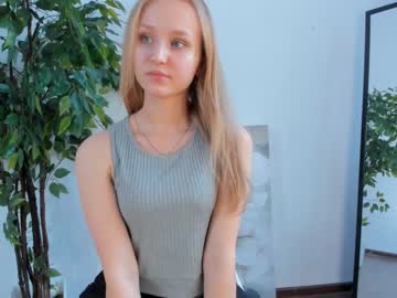 girl
        merciaembry cam image #145118