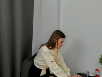 girl
        juliamoorea cam image #107328