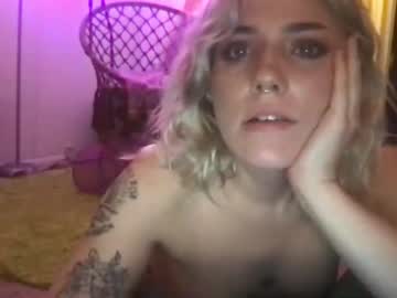 girl
        hazy__daisy cam image #71013