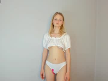 girl
        porcelain__doll cam image #84180