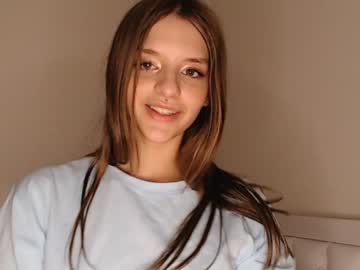 girl
        lesi_moon cam image #104823
