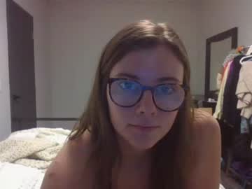 girl
        arden_23 cam image #150485