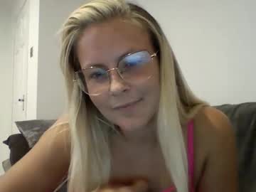 girl
        reina_ada cam image #202626