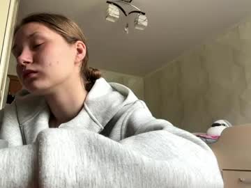 girl
        lucindascercy cam image #88280