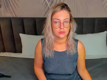 girl
        kristiexo cam image #209572