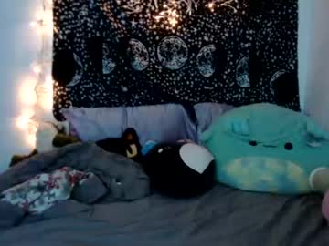 girl
        ivierose_ cam image #65817