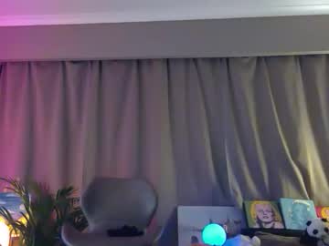 girl
        cheekynightowl cam image #41623