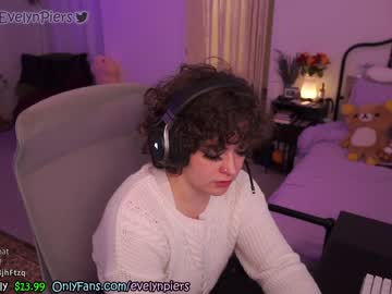 girl
        evelynpiers cam image #19179