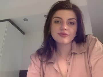 girl
        pamela_mara cam image #165316