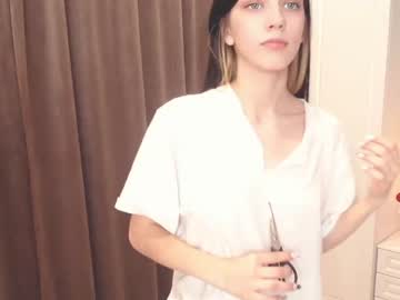 girl
        jenniferdickson cam image #136780
