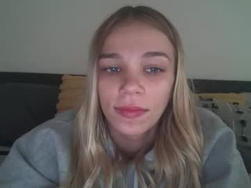 couple
        chloe_damian cam image #261530