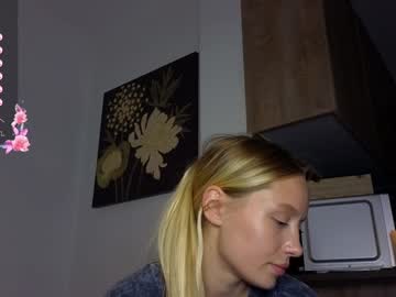girl
        white_lime cam image #182802