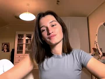 girl
        michael_pors cam image #48481