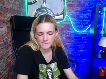 girl
        emily_willes cam image #108074