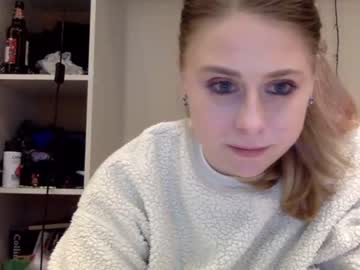 girl
        amelia_coder cam image #63720