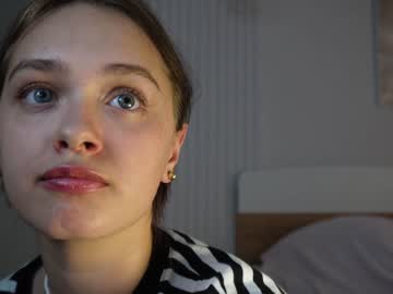 girl
        evi_woow cam image #166134