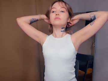 girl
        follow_wishes cam image #204459