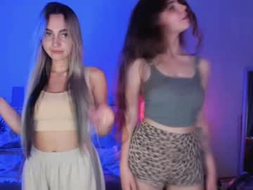 couple
        mila_blushh cam image #181089