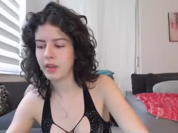 girl
        frenchava cam image #79757
