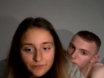 couple
        trixeyxo cam image #236766