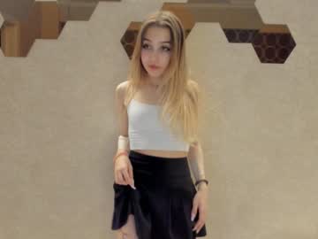 girl
        elizamaisy cam image #122236