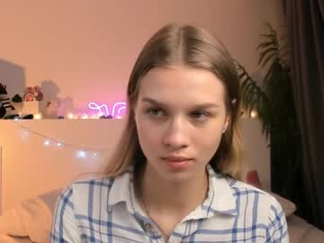 girl
        sharonmorgans cam image #42394