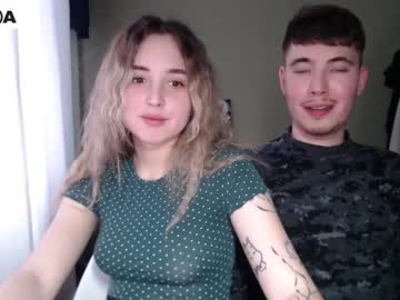 couple
        bananass_friends cam image #152105
