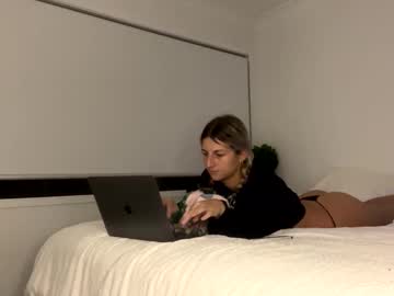 girl
        maisybxox cam image #229743