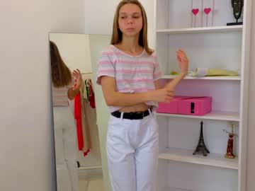 girl
        francesmontes cam image #126304