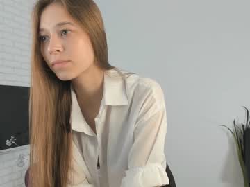girl
        devonagrayer cam image #162225