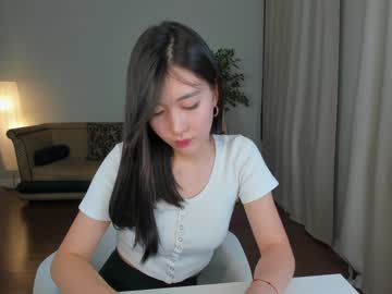 girl
        natsumiito cam image #131887