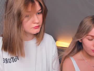 couple
        chelsea_dream_ cam image #171950