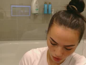 girl
        itslela cam image #44351