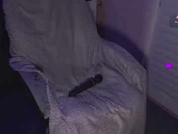 girl
        online_may cam image #55922