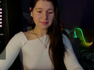 girl
        bellaelya cam image #247319