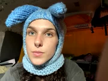 couple
        roocloo cam image #212423