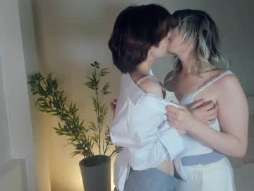 couple
        hoiiy_cute cam image #106992