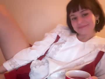 girl
        olive__nextdoor cam image #90951