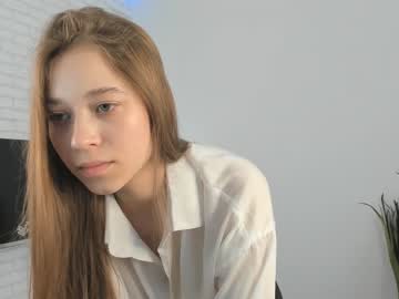 girl
        devonagrayer cam image #162237